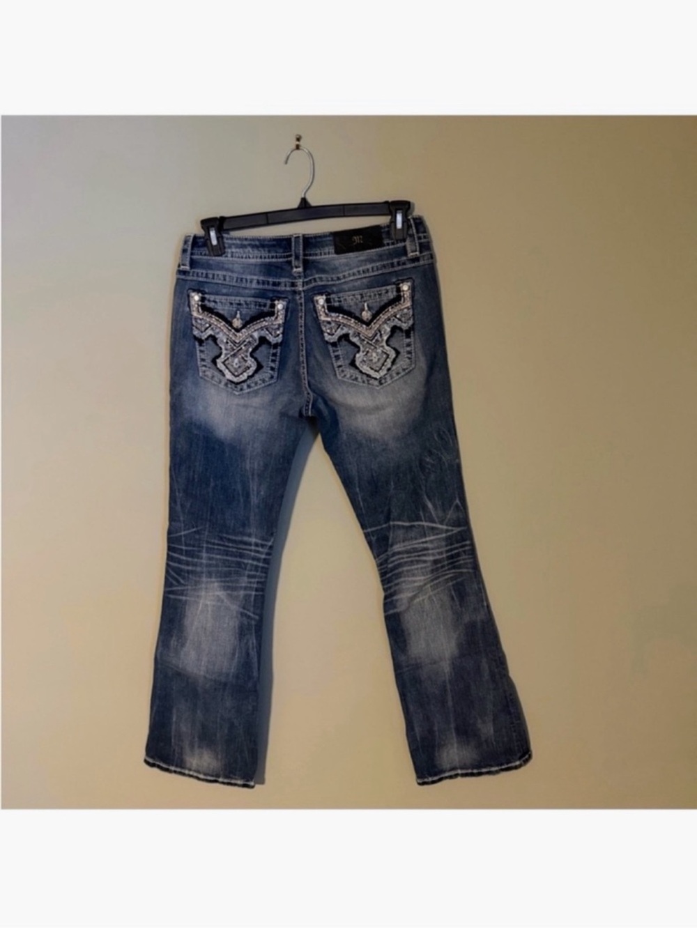 New With Tags Gorgeous Miss Me Mid-Rise Boot JeansEmbellished Pockets 34” Inseam